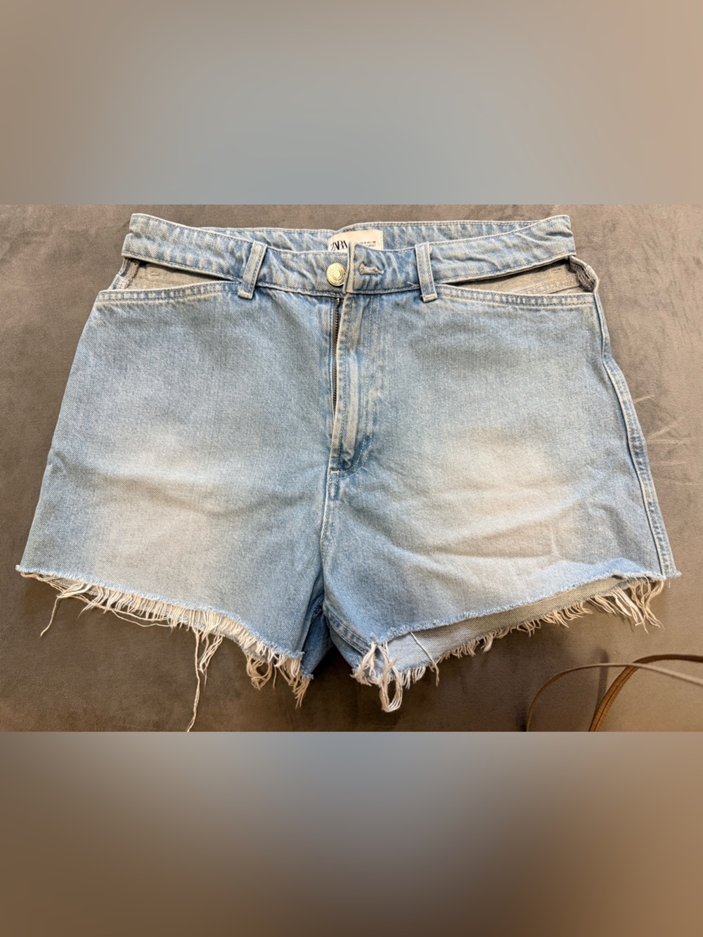Zara Light Wash Frayed Hem Denim Shorts - Women